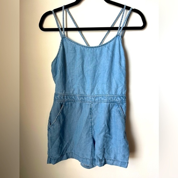 Ann Taylor LOFT Blue Light Wash Strappy Chambray Romper With Pockets Size 2 - Picture 4 of 12